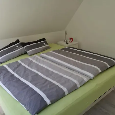 Goermer Mit Wasserbett Сasa de vacaciones *
