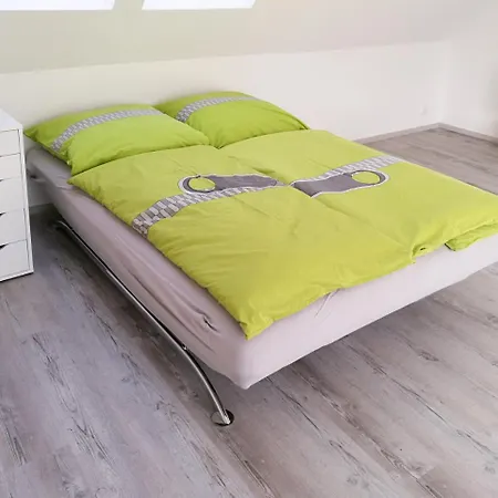 Goermer Mit Wasserbett Сasa de vacaciones Schmölln